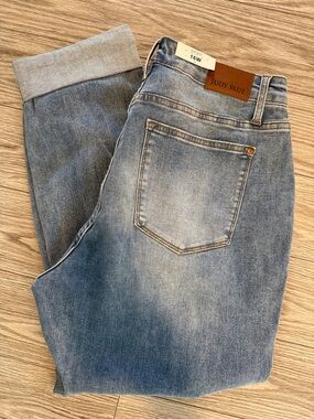 NWT JUDY BLUE HIGH WAISTED BOYFRIEND FIT JEANS